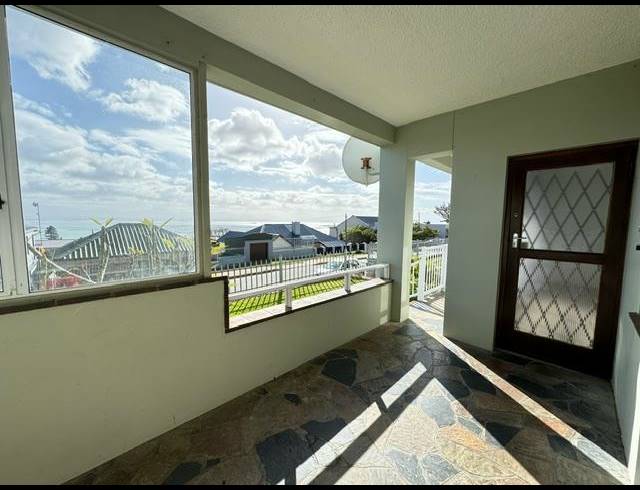 3 BEDROOM APARTMENT FOR SALE IN MOSSEL BAY CENTRAL